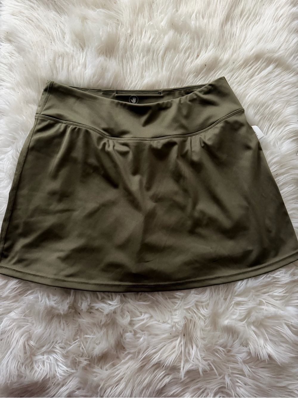Body Glove women's olive green athletic skort. Sz L. NEW